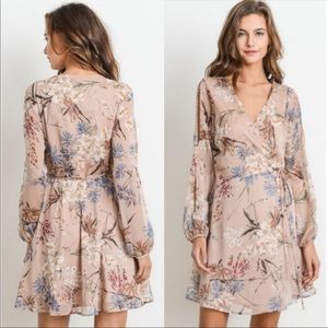 SOLD OUT!!!!    LAST ONE! Wrap floral dress w slits in sleeves